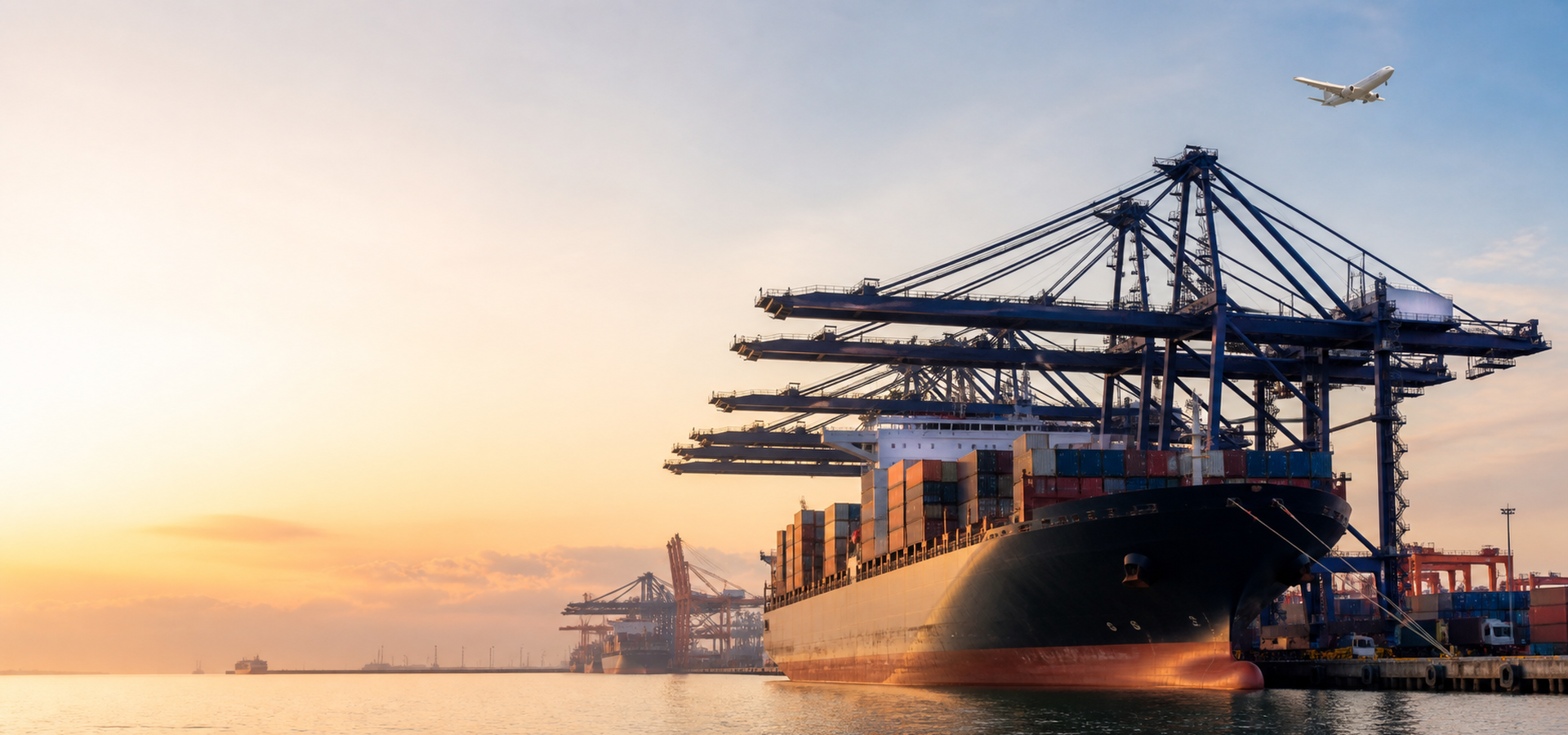 Air and ocean freight at a modern container port